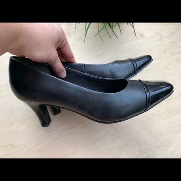 Rose Petals woman’s NWT heels - Picture 3 of 10